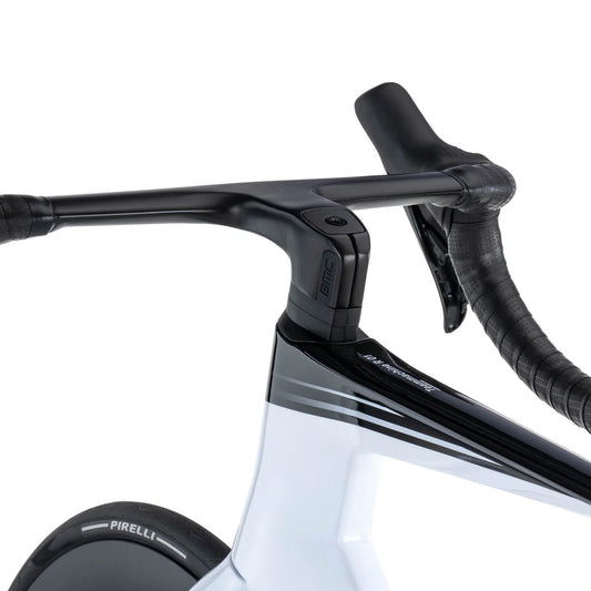 BMC - Teammachine R 01 FIVE Cool White / Black 2026