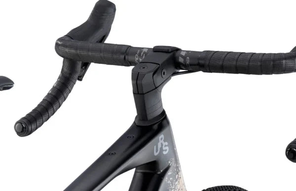 BMC - URS 01 ONE Carbon Black / Marrone